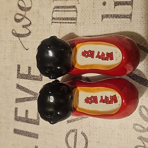 NWOB Betty Boop Salt & Pepper Shakers - Picture 8 of 11